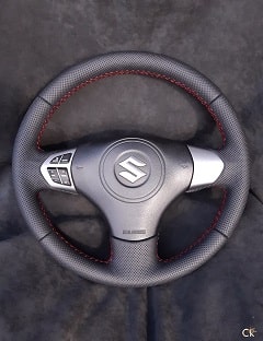 Перетяжка руля Сузуки Suzuki натуральной кожей с псевдоперфорацией, контрастный шов макраме